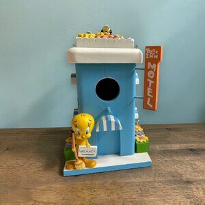 RARE Vintage Tweety Bird Birdhouse- Buzz on Inn Motel- WB Studio Store Exclusive